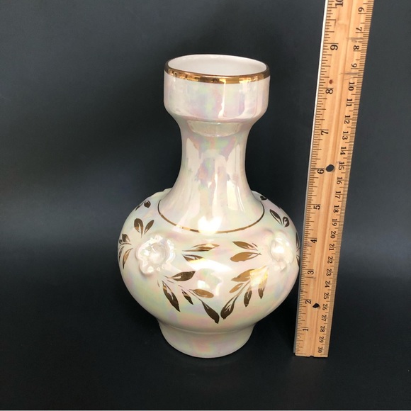 Halbach Geschenke German Creme Vase with Gold Trim - Picture 7 of 16